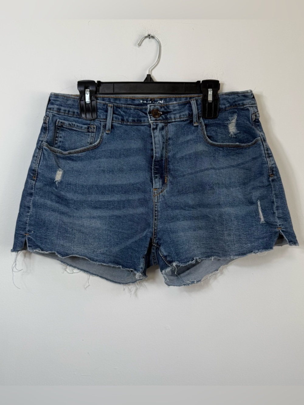 Denizen from Levi's Distressed Denim Cut Off Shorts | Size 16 | Mid Wash